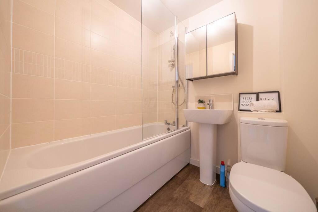 Apartmán Good For Company Let 2-Bed In Coventry 2X Parking Exteriér fotografie