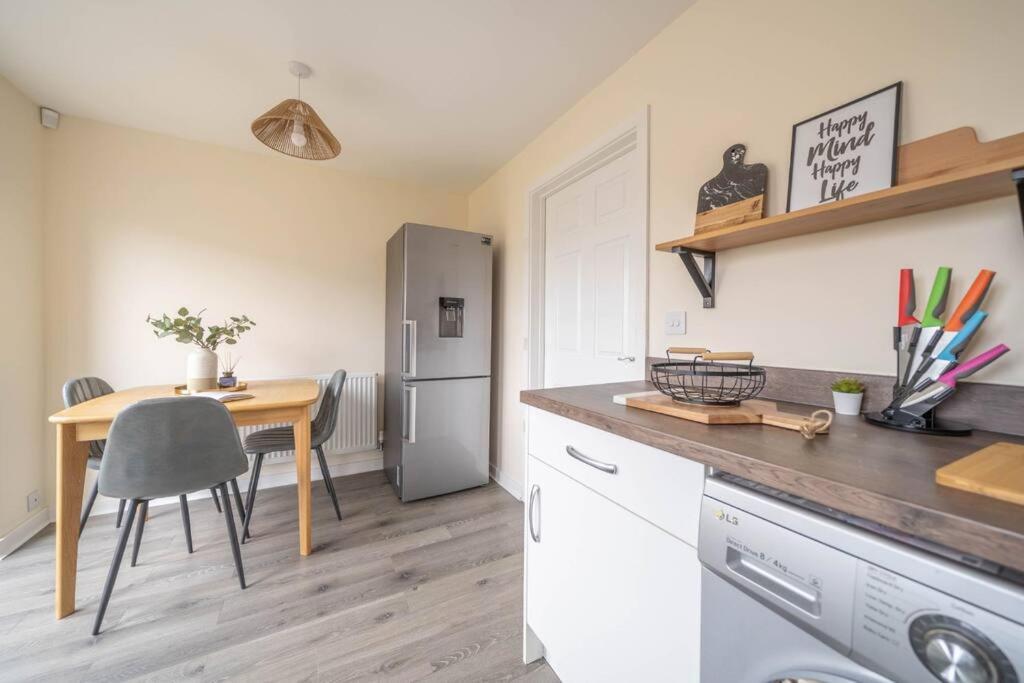 Apartmán Good For Company Let 2-Bed In Coventry 2X Parking Exteriér fotografie